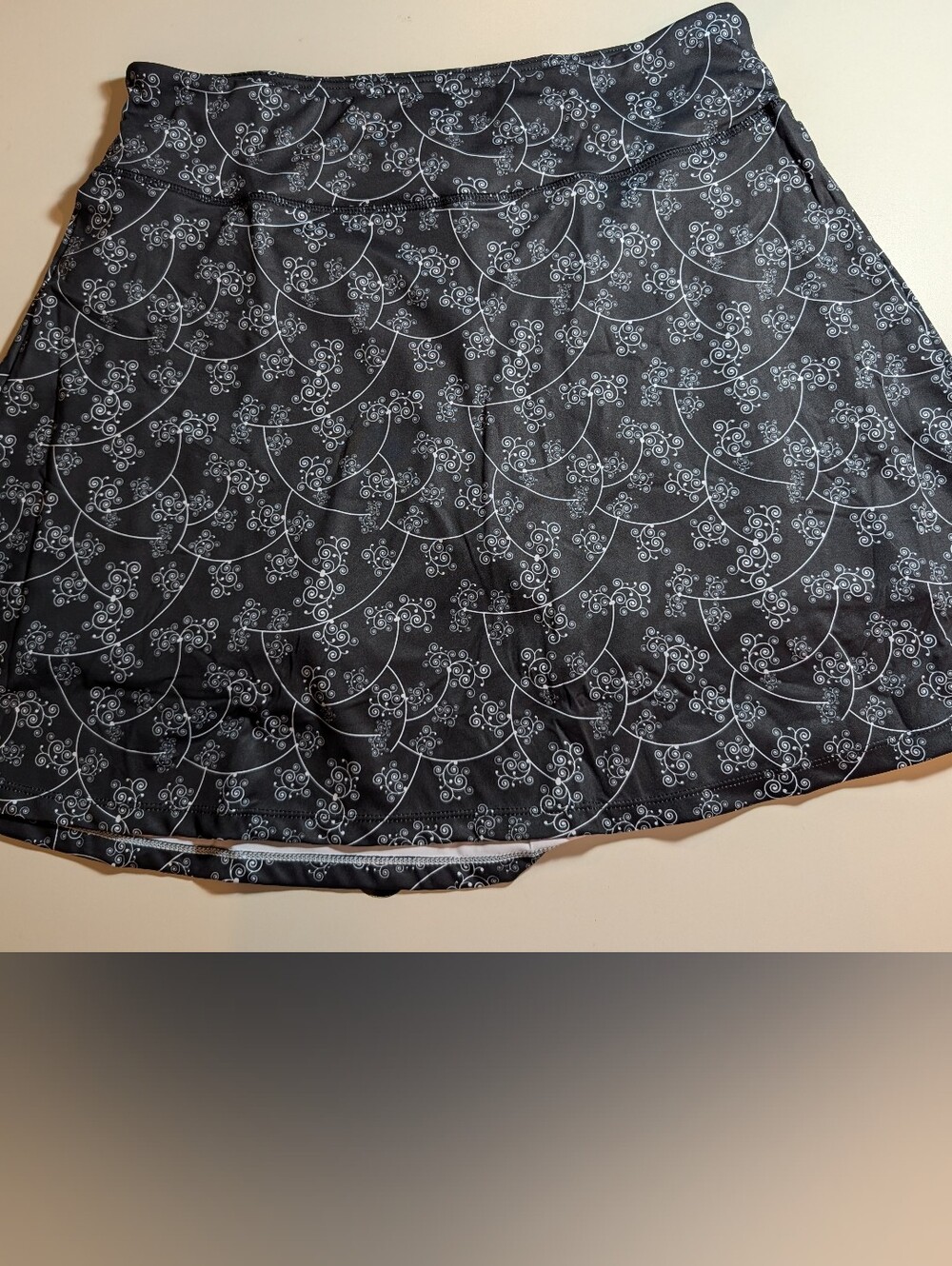 Beroy Women’s XL Blue/Black Print Floral Skort NWT